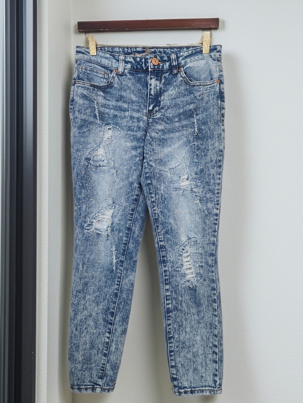 Almost Famous Acid Washed Studs & Sequins Distressed Skinny Jeans Size 5